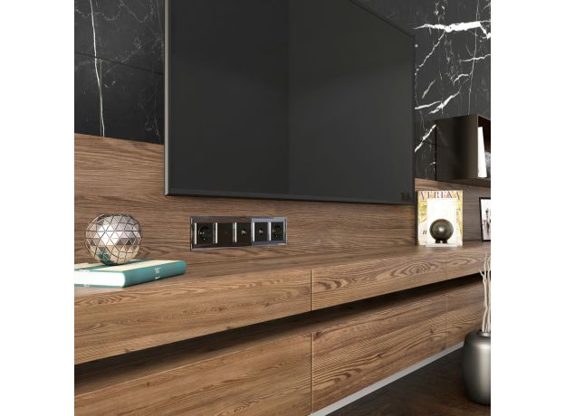 Рамка из стекла на 5 постов Diamant черный W0051208