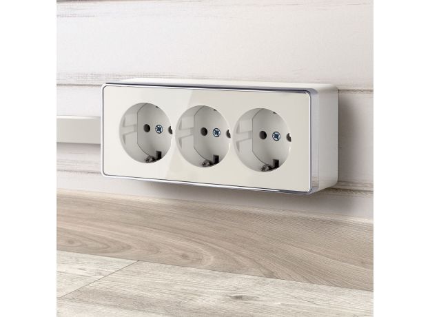 Розетка тройная с заземлением и шторками Gallant слоновая кость W5073103