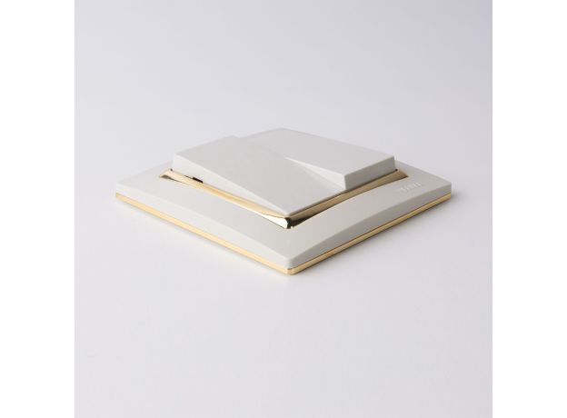 Рамка из поликарбоната на 1 пост Snabb слоновая кость/золото W0011932