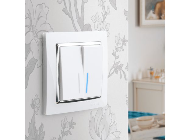 Рамка из поликарбоната на 1 пост Snabb белый/хром W0011901