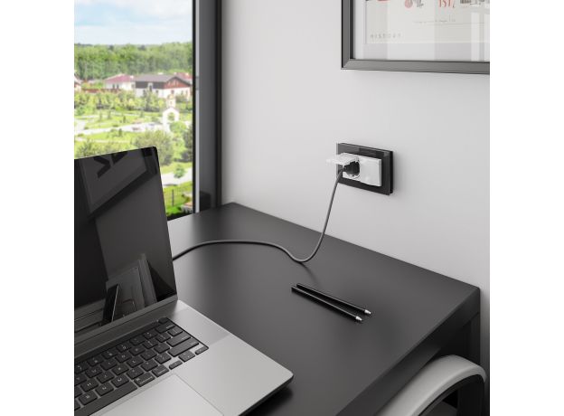 Рамка из стекла для двойной розетки Favorit черный W0081108