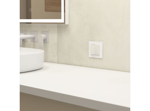 Рамка из стекла на 1 пост Favorit белый матовый W0011105