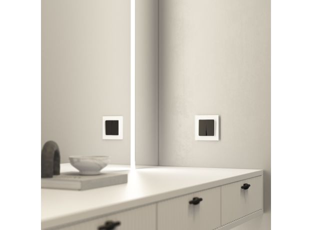 Рамка из стекла на 1 пост Favorit белый матовый W0011105