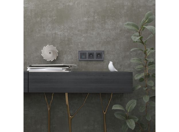 Рамка из стекла на 3 поста Diamant черный W0031208