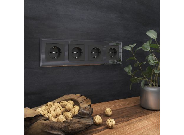 Рамка из стекла на 4 поста Diamant черный W0041208