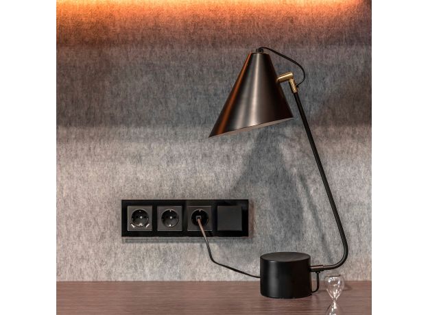 Рамка из стекла на 4 поста Favorit черный W0041108