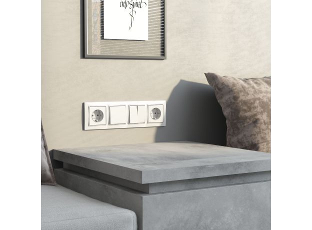 Рамка из поликарбоната на 4 поста Snabb Basic белый W0042001