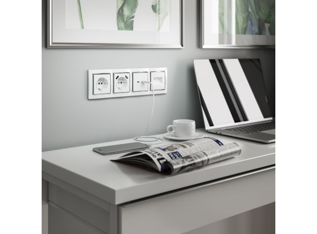 Рамка из поликарбоната на 4 поста Snabb белый/хром W0041901