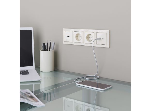 Рамка из поликарбоната на 4 поста Snabb Basic слоновая кость W0042003