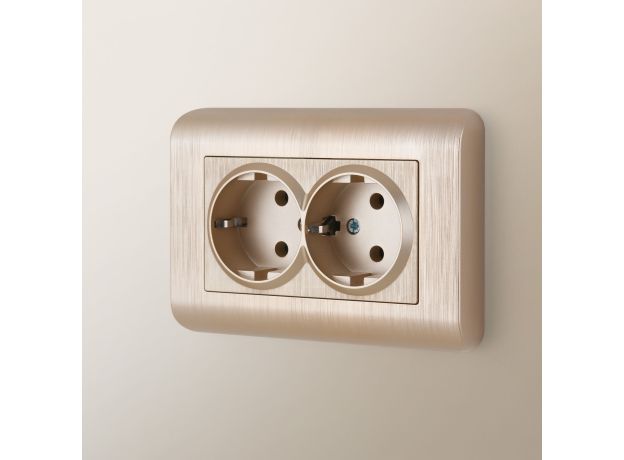 Розетка двойная с заземлением (шампань рифленый) W1172010