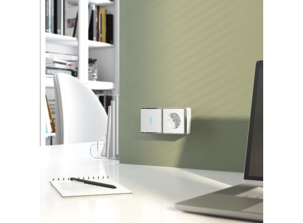 Розетка с заземлением Gallant белая W5071001