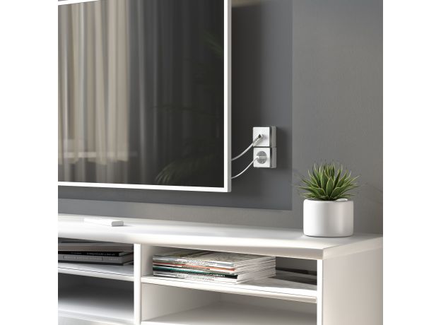 Розетка с заземлением Gallant белая W5071001