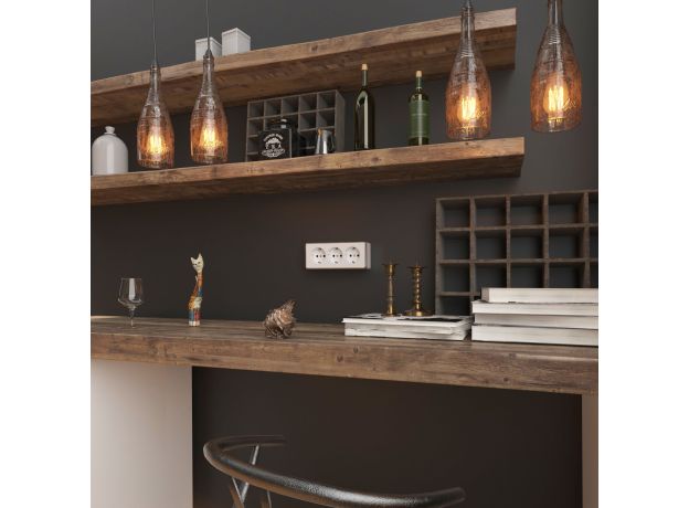 Розетка тройная с заземлением и шторками Gallant белая W5073101