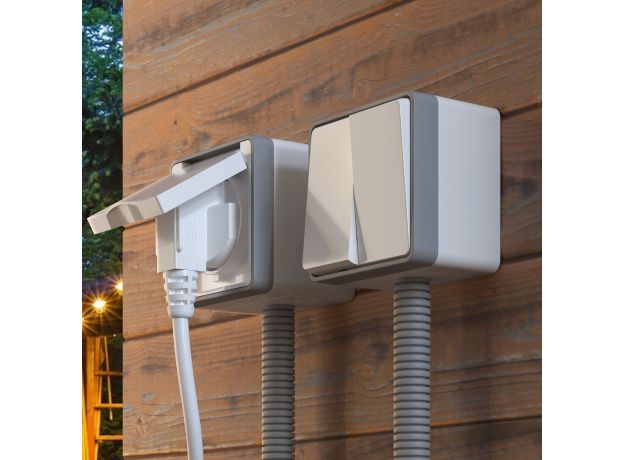 Розетка влагозащ. с зазем. с защит. крышкой и шторками Gallant белая W5071201