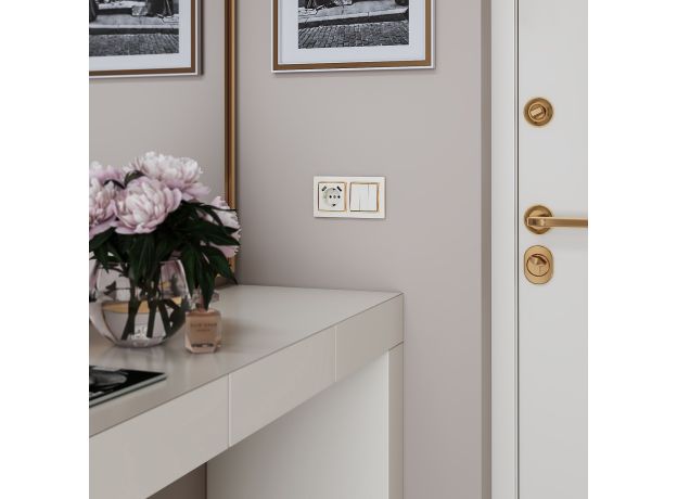 Выключатель трехклавишный (слоновая кость) W1130003