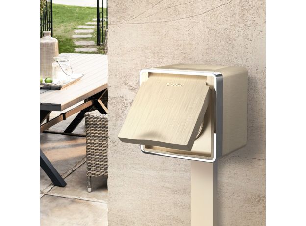 Розетка влагозащ. с зазем. с защит. крышкой и шторками Gallant шампань рифленый W5071210