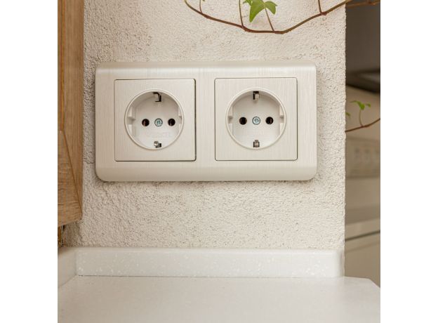 Рамка из поликарбоната на 2 поста Stream перламутровый W0022113