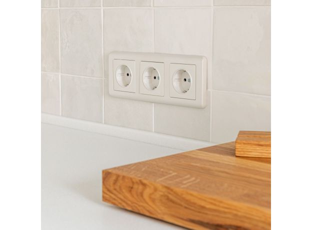 Рамка из поликарбоната на 3 поста Stream перламутровый W0032113