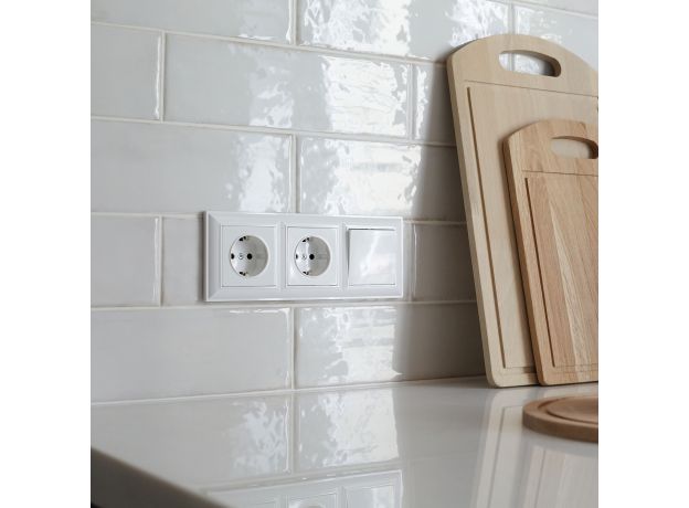 Рамка из пластика на 3 поста Fiore белый W0032201