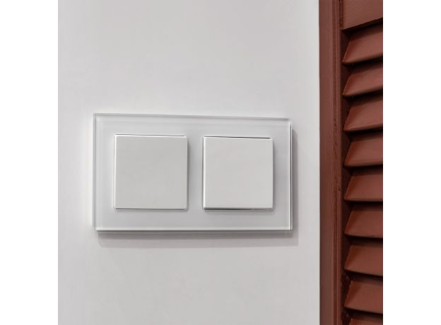 Рамка из стекла на 2 поста Favorit белый W0021101