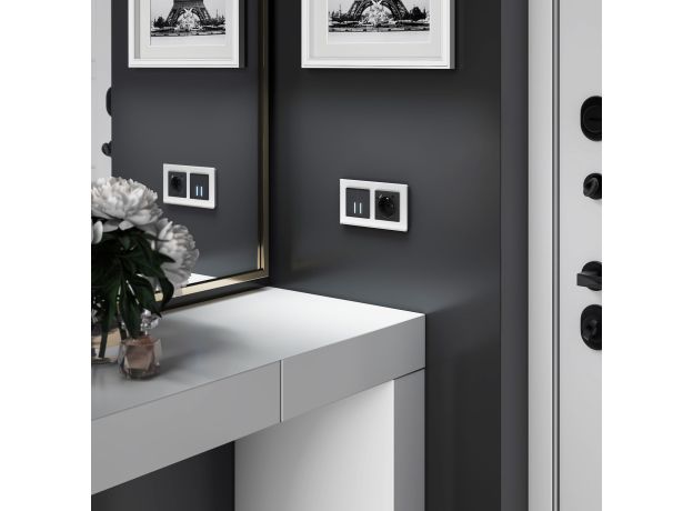 Рамка из стекла на 2 поста Favorit белый W0021101