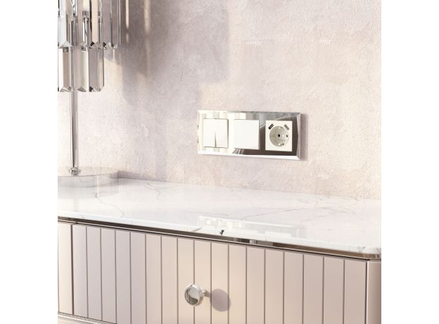 Рамка из стекла на 3 поста Diamant зеркальный W0031220