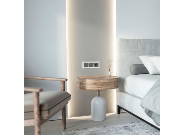 Рамка из стекла на 3 поста Favorit белый W0031101