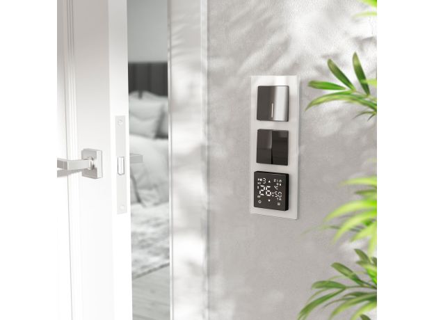 Рамка из стекла на 3 поста Favorit белый W0031101