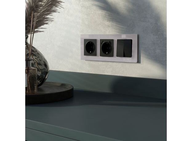 Рамка из стекла на 3 поста Favorit серый W0031115