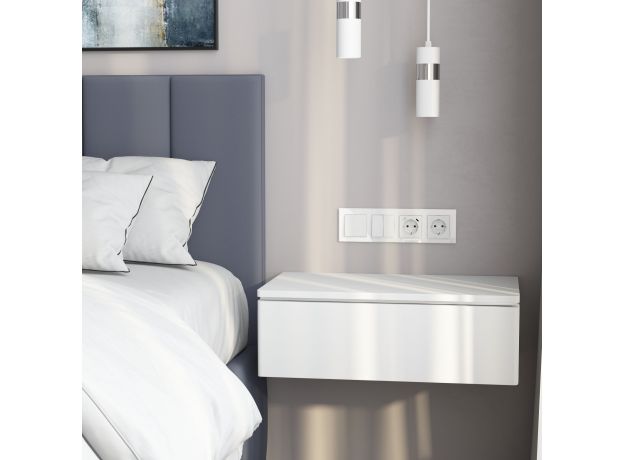 Рамка из стекла на 4 поста Favorit белый W0041101