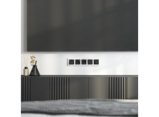 Рамка из стекла на 5 постов Favorit белый W0051101