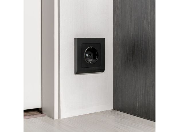 Рамка из поликарбоната на 1 пост Stark черный W0011808