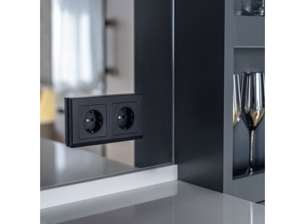 Рамка из поликарбоната на 2 поста Stark черный W0021808