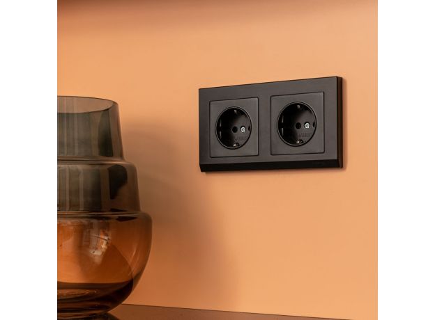 Рамка из поликарбоната на 2 поста Stark черный W0021808