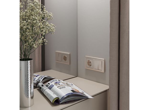 Рамка из поликарбоната на 2 поста Stream шампань W0022111