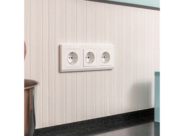 Рамка из поликарбоната на 3 поста Stark белый W0031801