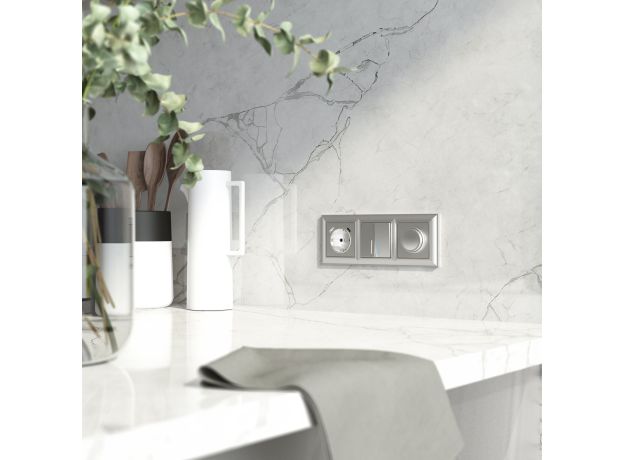 Рамка из поликарбоната на 3 поста Fiore серебряный W0032206