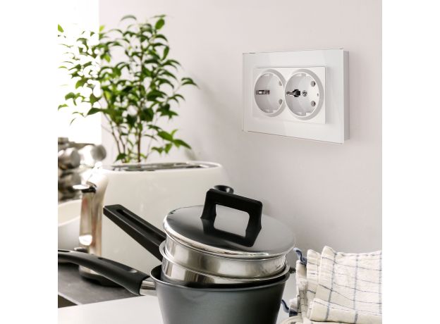 Розетка двойная с заземлением (белая) W1172001