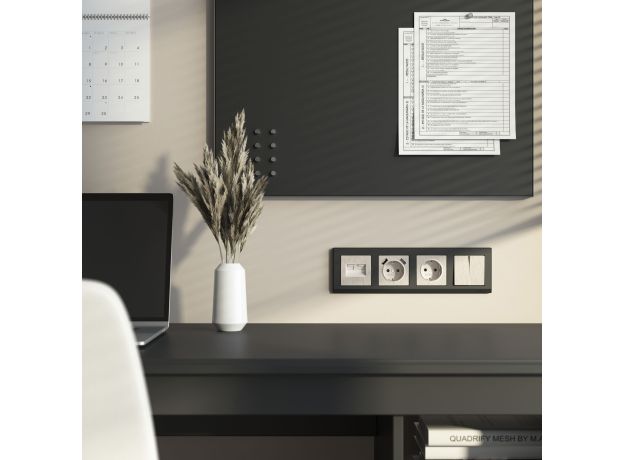 Розетка с заземлением и шторками (перламутровый рифленый) W1171113