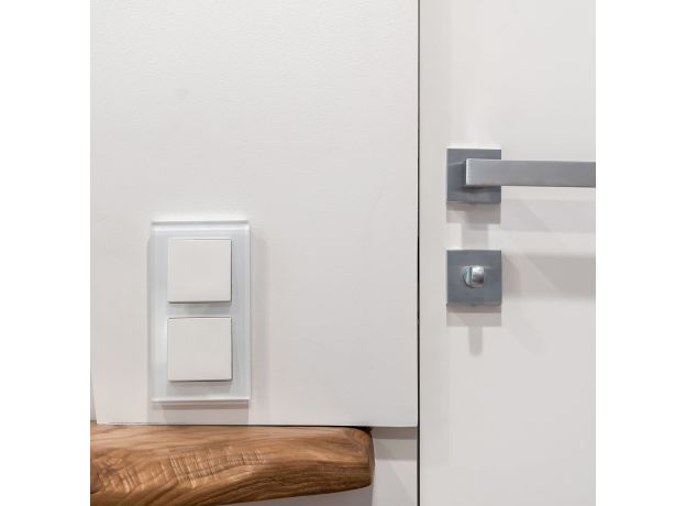 Выключатель одноклавишный проходной (белый) W1112001