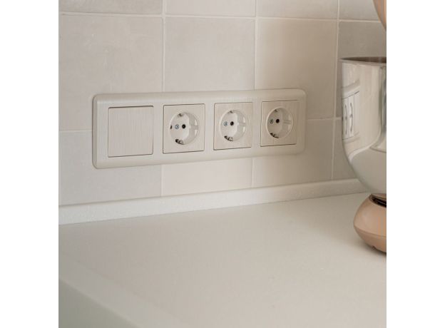 Выключатель одноклавишный проходной (перламутровый рифленый) W1112013