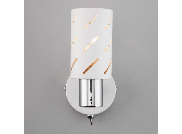 Настенный светильник с поворотным плафоном 20090/1 белый/хром