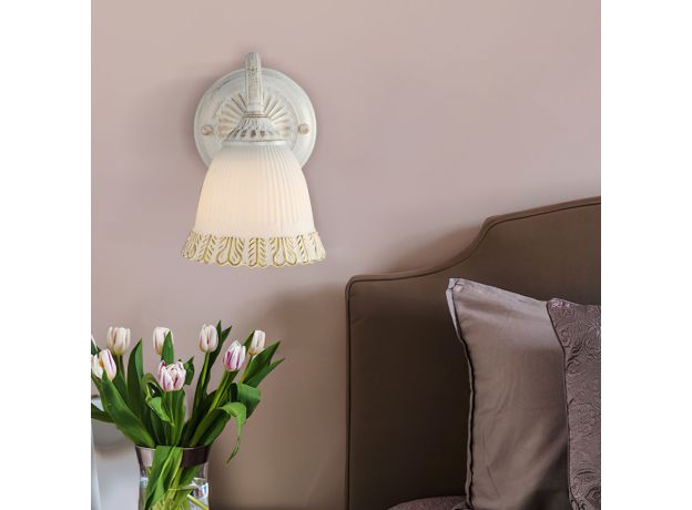 Классическое бра со стеклянным плафоном 60107/1 белый с золотом