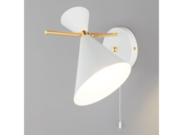 Настенный светильник с металлическим абажуром 70114/1 белый