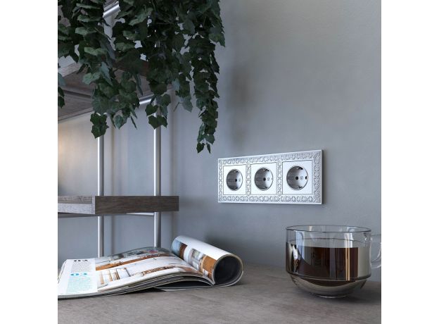 Рамка из металла на 3 поста Antik матовый хром WL07-Frame-03