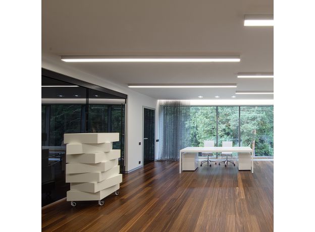 Линейный светодиодный накладной односторонний светильник 53см 10Вт 6500К серебряный 101-100-30-53