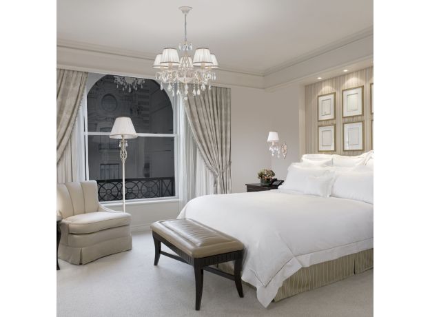 Люстра с тканевыми абажурами и хрустальными подвесками 10054/5 белый с золотом