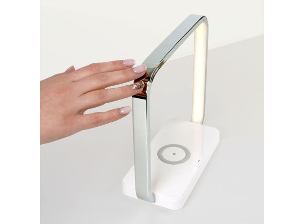 Светодиодная настольная лампа с беспроводной зарядкой QI 80502/1 хром