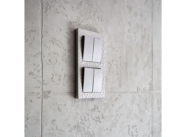 W1120009/ Выключатель двухклавишный (cеребряный рифленый) W1120009