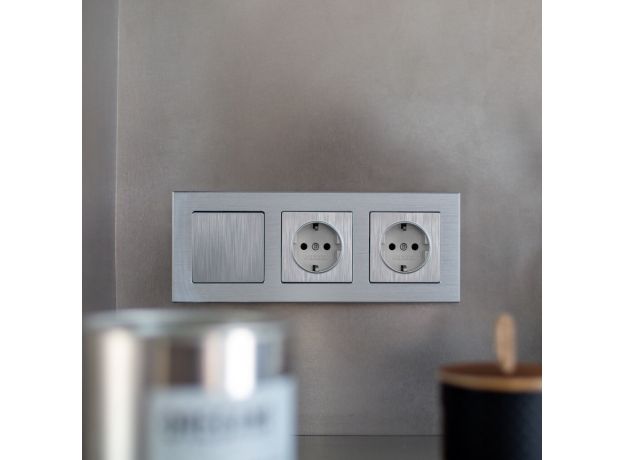 W1171009/ Розетка с заземлением (cеребряный рифленый) W1171009